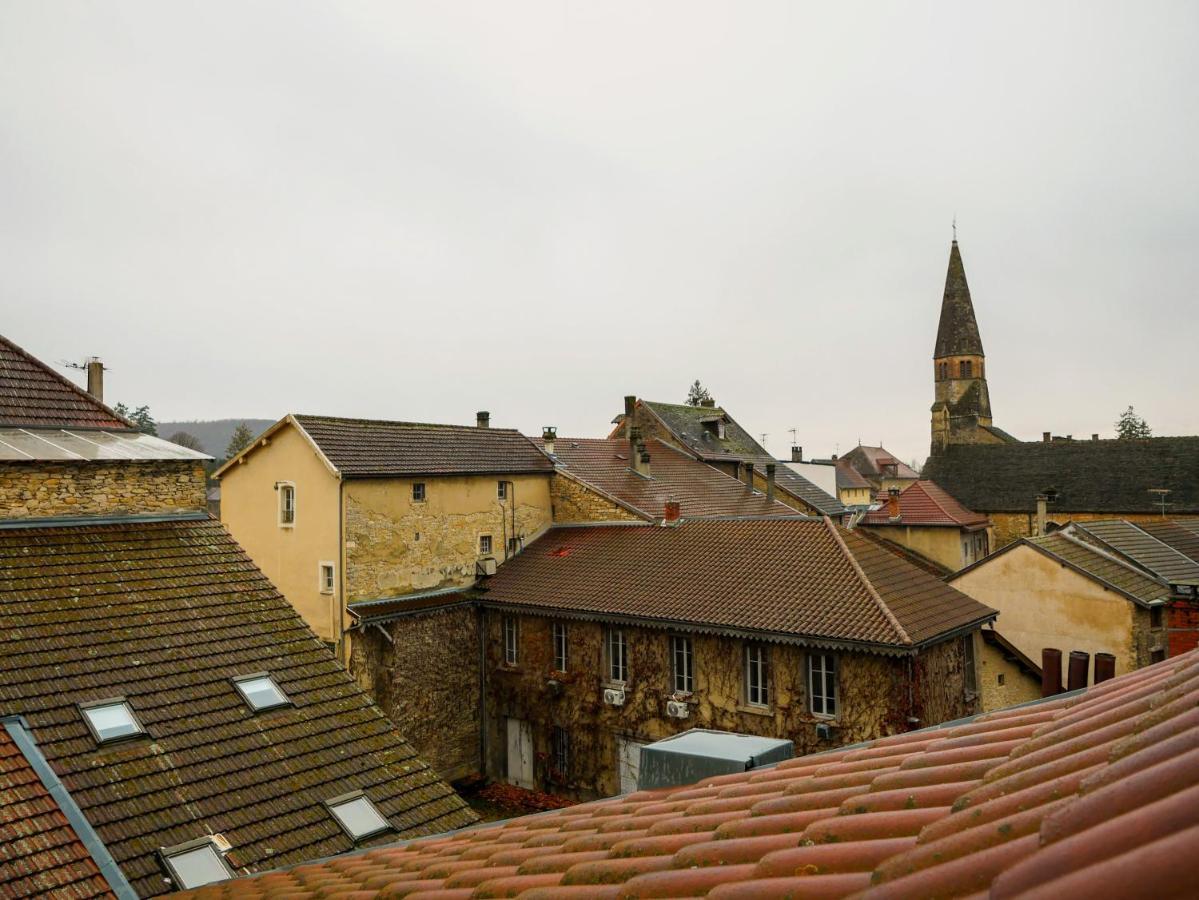 Gite Des Halles - Gitesdesbalcons-Com Cremieu Bagian luar foto